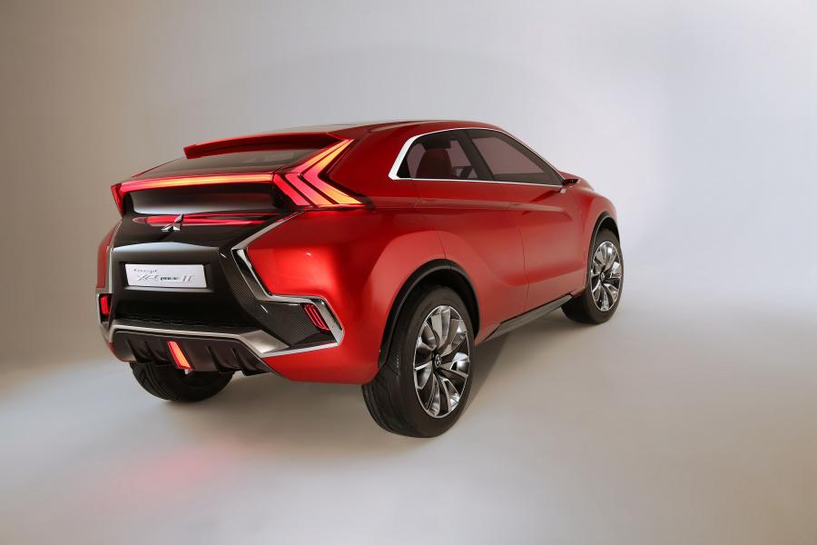  Mitsubishi Concept XR-PHEV II 2015 года  (фото 2 из 21)